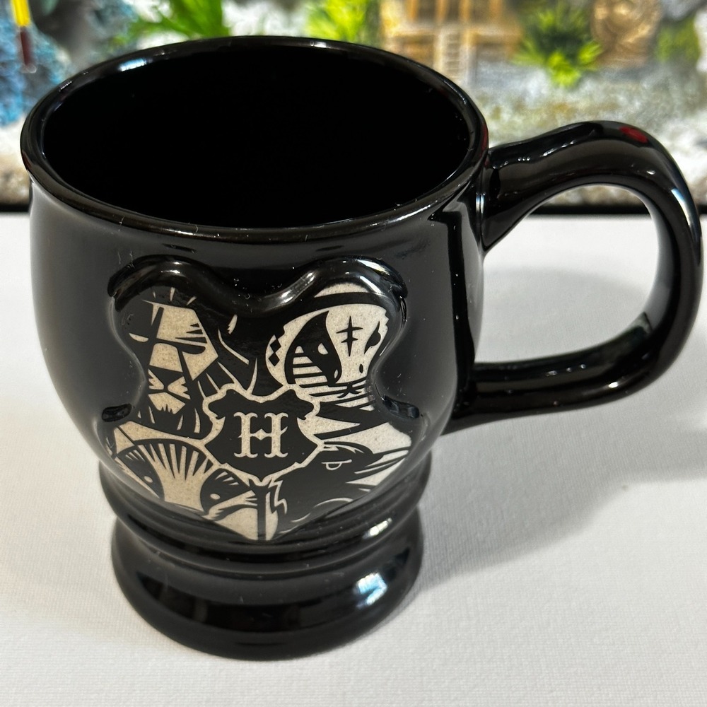 Harry Potter Hogwarts House Crest Coffee Mug Black Hallmark beer Craft 13 oz